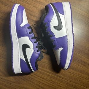Jordan 1 low court purple. Lightly worn